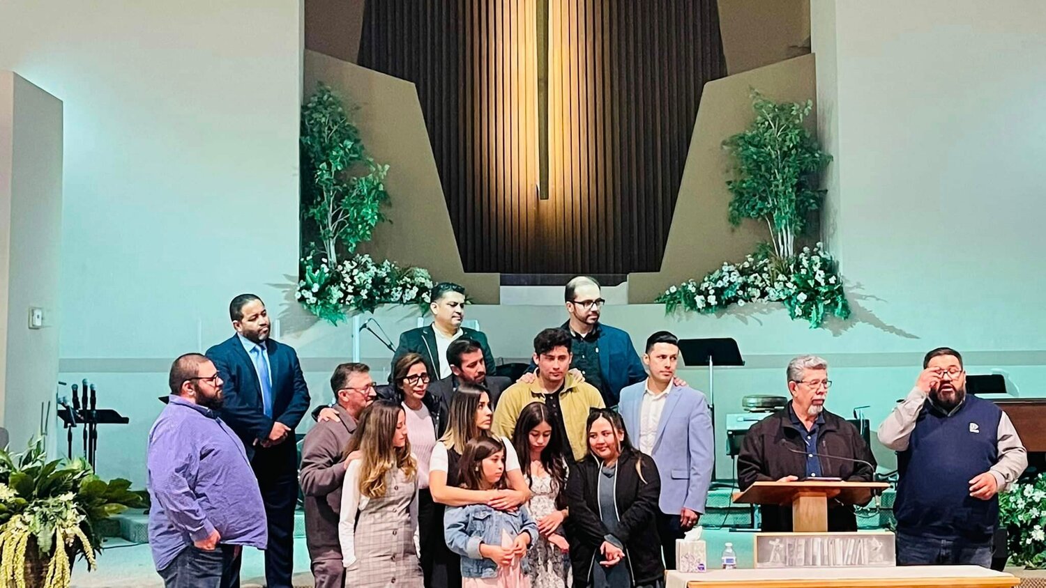 Kaleo Comunidad and partner church pastors, along with Send Network Español leaders, commission Iglesia Nueva Canción’s church planting team.